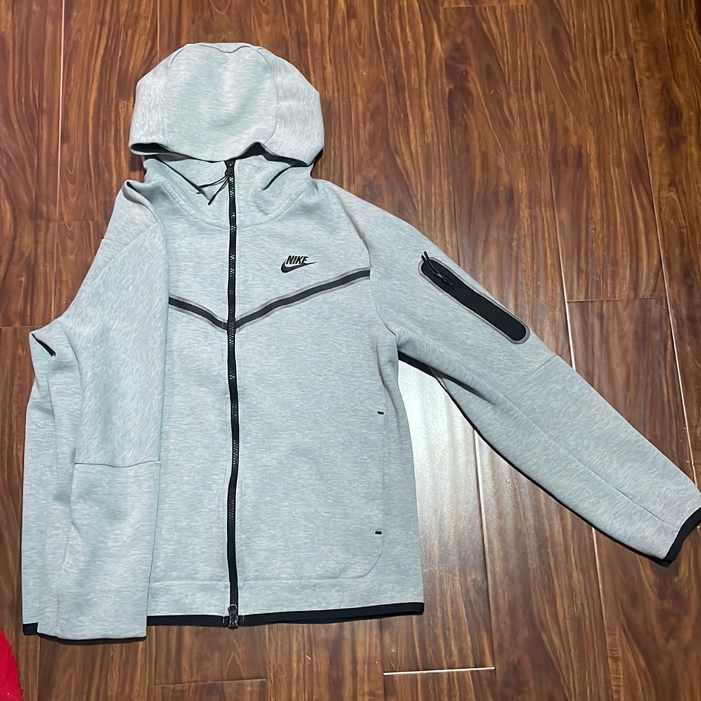 Grey nike tech